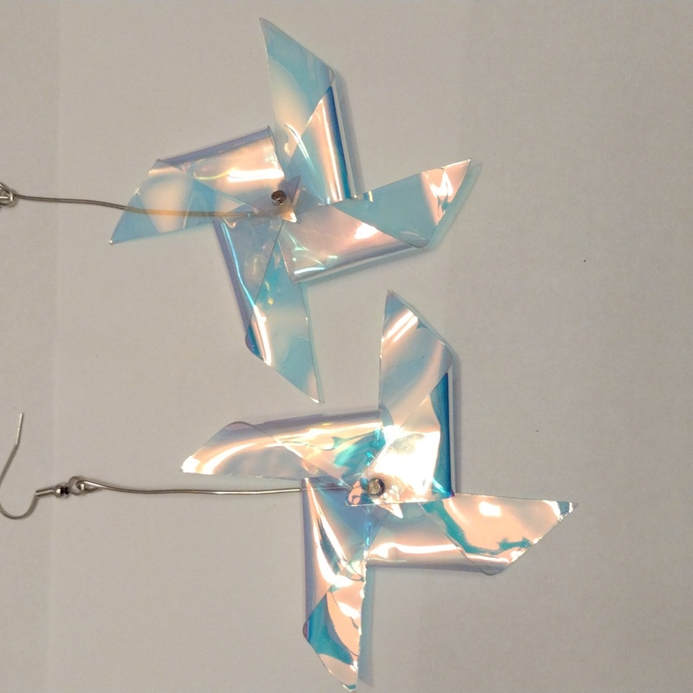 SOLD!! NWT Adorable Boho Blue Iridescent Pinwheel Earrings!! - Picture 5 of 7